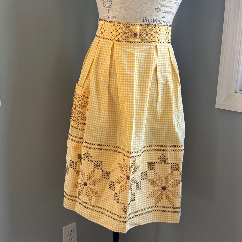 Vintage handmade yellow gingham cotton apron cross‎ stitch design throughout